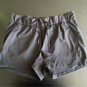 Lululemon On the Fly 2.5” Short Black Size 8